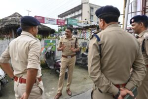देहरादून : शहर की ट्रैफिक व्यवस्था का जायजा लेने स्वंय सड़को पर उतरे एसएसपी…