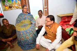 बड़ी ख़बर : गैरसैंण के सारकोट गांव में शहीद के घर पहुँचे मुख्यमंत्री धामी