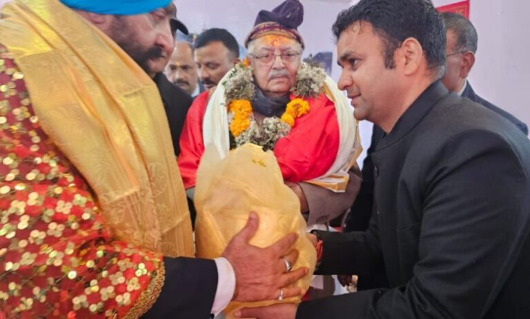 राज्यपाल गुरमीत सिंह ने बदरीनाथ और केदारनाथ धाम में की विशेष पूजा, विश्व कल्याण की कामना