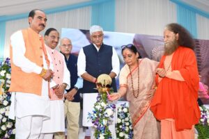 विधानसभा अध्यक्ष ऋतु खण्डूडी भूषण ने लेखक गांव पंहुचकर कार्यक्रम में प्रतिभाग किया