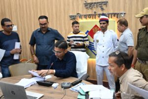 सरकारी भूमि पर अतिक्रमण नही होगा बर्दाश्त, भूमि खुर्दबुर्द की शिकायतों पर त्वरित करें एसडीएमः डीएम देहरादून