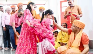 शारदीय नवरात्रि की नवमी पर योगी आदित्यनाथ ने किया कन्या पूजन