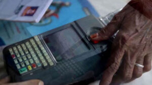 उत्तराखंड में इस महीने से बदलेगी राशन वितरण प्रणाली, राशन विक्रेताओं को मिलेगा पूरा राशन…पांच राशन डीलरों को दी ई-पॉश मशीन