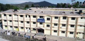 लोहाघाट में उप जिला चिकित्सालय के हाल-बेहाल, समय पर नहीं पंहुते चिकित्सक……अल्ट्रासाउंड व एक्सरे रूम में लटके रहे ताले