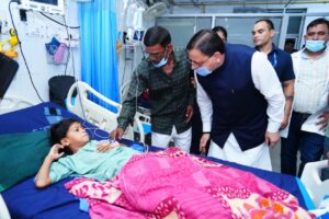 उत्तराखंड सीएम धामी ने किया दून मेडिकल कॉलेज का औचक निरीक्षण, मरीजों से मिले और स्वास्थ्य सेवाओं की करी समीक्षा