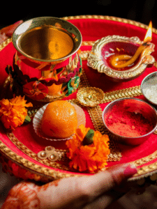 Karwa Chauth Gifts: करवाचौथ पर खुश करने के लिए दे पत्नी को ये गिफ्ट