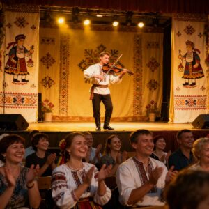 किर्गिस्तान के लोक कलाकारों ने छाया जादू, यदनेश के वायलन ने विरासत फेस्ट में मन मोहा