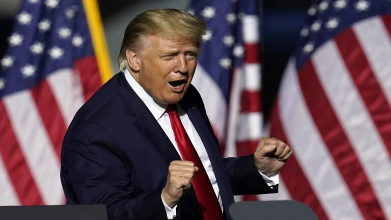 Donald Trump : मलेशियाई पारंपरिक संगीत की धुन पर ठुमके लगाते दिखे राष्ट्रपति डोनाल्ड ट्रंप