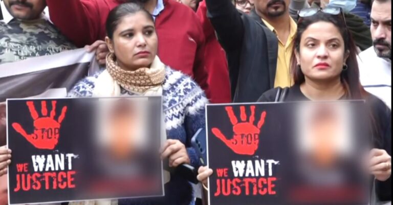 Delhi Student Suicide: 10वीं के छात्र ने की आत्महत्या, अभिभावकों ने स्कूल के बाहर किया प्रदर्शन