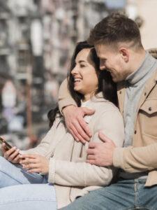 लॉन्ग डिस्टेंस रिलेशनशिप को मजबूत बनाने के आसान टिप्स