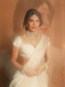 अप्सरा लुक में गजब ढा रही प्रियंका चोपड़ा,देखें उनकी कातिल अदाएं