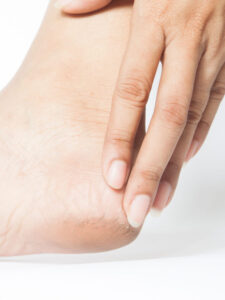 ये घरेलू नुस्खे करेंगे आपकी फटी एड़ियों को ठीक