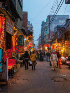 भूल कर दुकान के आगे न रखें इन चीज़ों को वरना…