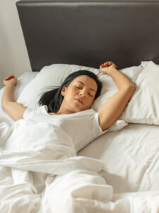 क्या आप भी गलत दिशा में सिर रखकर सोते हैं?