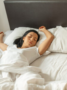 बिना चादर क्यों नहीं आती नींद? जानिए पीछे का विज्ञान