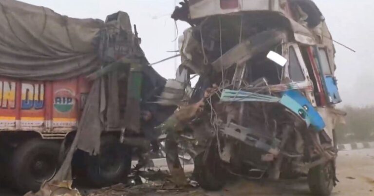 Amethi Road Accident: अमेठी में भीषण सड़क हादसा, दो की मौत, 16 घायल