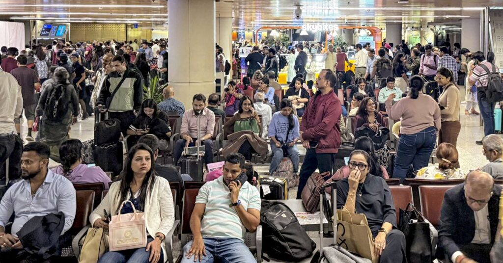 IndiGo Flight Cancellations: यात्रियों की मुश्किलें बढ़ीं, आज भी सैकड़ों उड़ानें रद्द