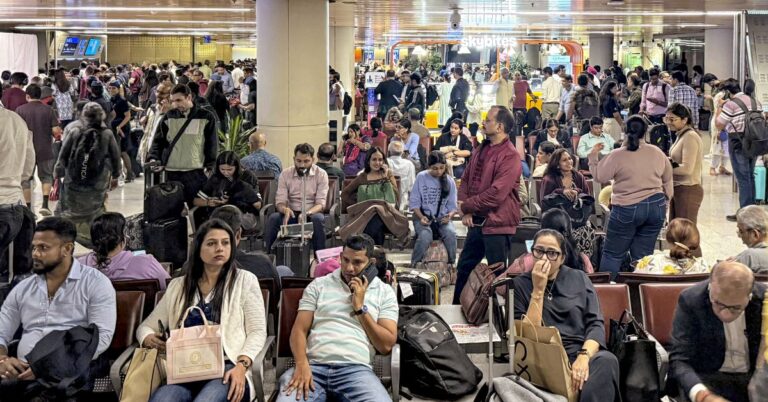 IndiGo Flight Cancellations: यात्रियों की मुश्किलें बढ़ीं, आज भी सैकड़ों उड़ानें रद्द