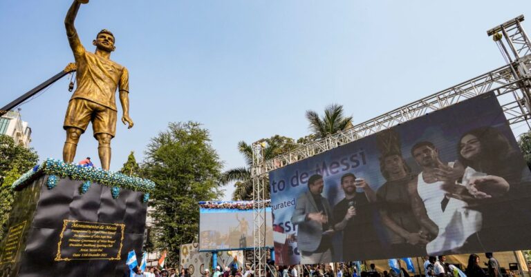 14 साल बाद भारत पहुंचे Lionel Messi, कोलकाता में उमड़ा जनसैलाब