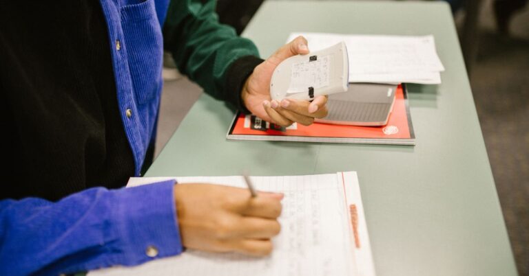 UP Board Exam 2026: फर्जी परीक्षार्थियों पर लगेगा लगाम, यूपी बोर्ड में अब आधार कार्ड अनिवार्य