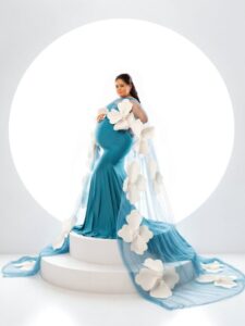 भारती ने ब्लू गाउन में करवाया मैटरनिटी फोटोशूट, तस्वीरें देख आप भी बोलेंगे-OMG!