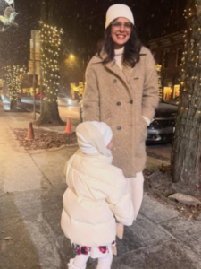 प्रियंका चोपड़ा ने अपनी फैमिली के साथ स्नोफॉल का उठाया लुत्फ़