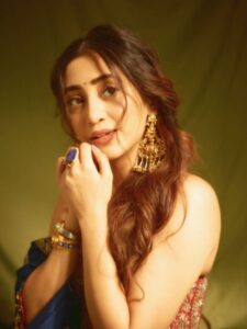 शिवांगी जोशी का ब्लू साड़ी लुक हुआ वायरल, फैंस ने की जमकर तारीफ