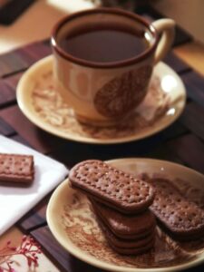 सुबह खाली पेट चाय और बिस्कुट खाने से हो सकते हैं ये नुकसान