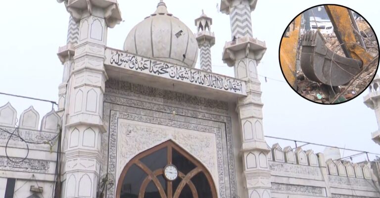 Delhi News : दिल्ली में तुर्कमान गेट के पास अवैध अतिक्रमण हटाने के दौरान हिंसा, पुलिस पर पत्थरबाजी