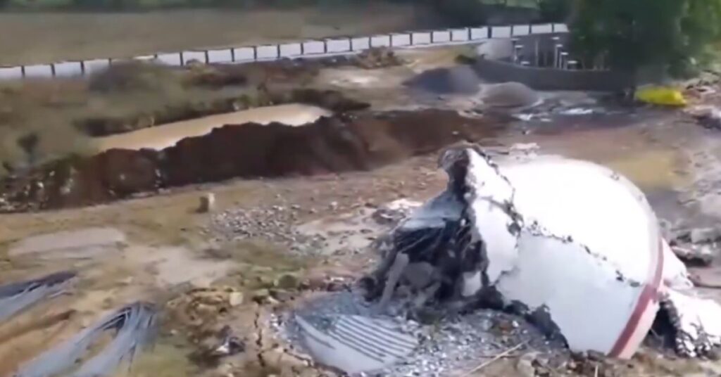 उद्घाटन से पहले ढही करोड़ों की पानी टंकी, आरोपों से घिरा मोदी का ‘Gujarat Model’