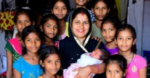 Haryana News: 19 साल बाद 10 बहनों को मिला भाई