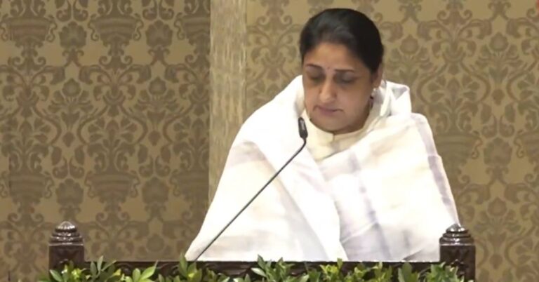 Sunetra Pawar Oath Ceremony : सुनेत्रा पवार बनीं महाराष्ट्र की पहली महिला डिप्टी सीएम