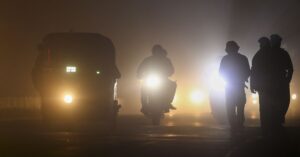 Weather Update: उत्तर भारत में में सर्दी की लहर,स्कूलों की छुट्टियां बढ़ाई गईं