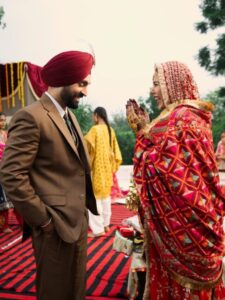 दिलजीत दोसांझ और सोनम बाजवा में से कौन है ज्यादा अमीर?