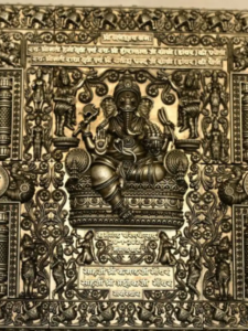 बेटी की शादी के लिए छपवाया 25 लाख का चांदी वाला कार्ड!