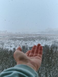 सर्दियों में हाथ-पैर सूजना सामान्य है या कोई बीमारी?