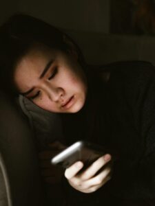 क्या फोन छीन रहा है आपका फोकस? आज़माएं टॉपर्स का ‘Smart Phone’ फॉर्मूला!