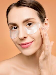 त्वचा की उम्र बढ़ने को रोकने के लिए 8 बेहतरीन एंटी-एजिंग टिप्स