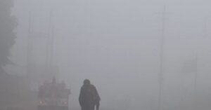 Weather update: दिल्ली एनसीआर में मौसम ने लिया नया मोड़, कोहरे ने रोकी रफ्तार!