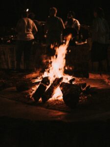 किन लोगो को नहीं देखना चाहिए होलिका दहन