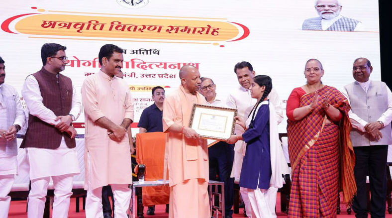 UP Scholarship : योगी सरकार का ऐलान! 2250 नहीं, अब मिलेंगे इतने हजार