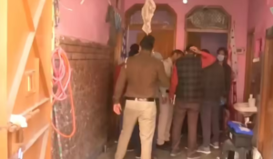 Delhi Samaypur Badli Murder : दरवाजे की दरार से बहता खून, अंदर का मंजर…जानें पूरी घटना