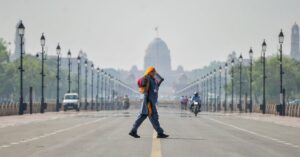 Delhi Weather: गर्मी के बीच बदलेगा दिल्ली का मौसम, पहाड़ों पर बर्फबारी का अलर्ट