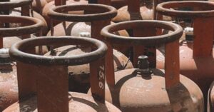 LPG Price: होली से पहले महंगा हुआ गैस सिलेंडर, 1 मार्च से लागू हुए नए रेट