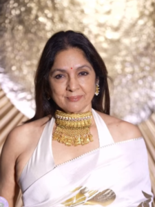 66 की उम्र में नीना गुप्ता प्रेग्नेंट? रश्मिका-विजय के रिसेप्शन में ‘बेबी बंप’ देख उड़े फैंस के होश!