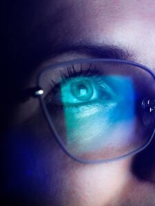 चश्मे के लेंस से खरोंच हटाने के आसान तरीके