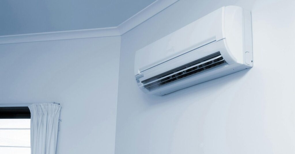 AC Blast Alert: गर्मी में क्यों फटते हैं एयर कंडीशनर, जानिए कारण