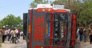 Kangra Accident: ड्राइवर को हार्ट अटैक आने से निजी बस पलटी, 24 यात्री घायल