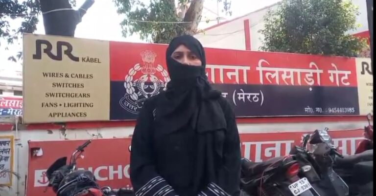 Meerut News: रील्स के लिए बेटे को सिगरेट पिलाता है पिता, मां ने लगाए गंभीर आरोप