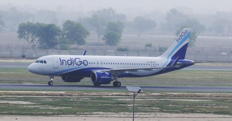 Noida International Airport से कमर्शियल उड़ानों का आगाज, किसानों को मिला खास सम्मान